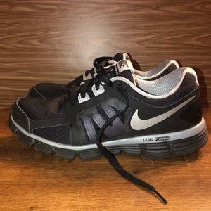 Nike Men’s Dual Fusion ST Black & Silver.  Size 11